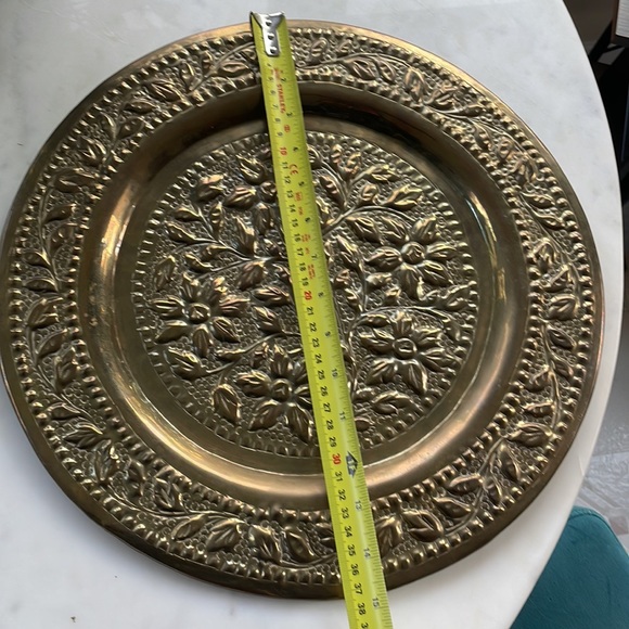 VINTAGE Large metal brass plates floral botanical gold set of two - Picture 4 of 8
